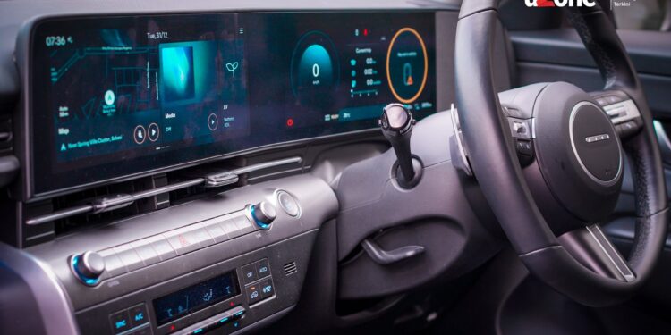 Inside the Future of Car UX: Digital Cockpits, Voice Controls & AR