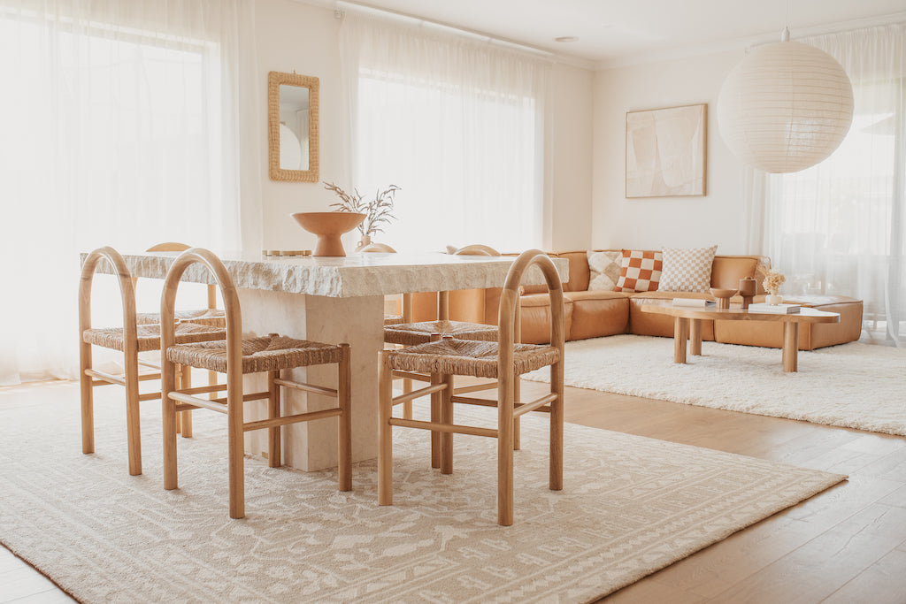 What Size Rug Under Dining Table? Here's The Best Way To Find The Righ